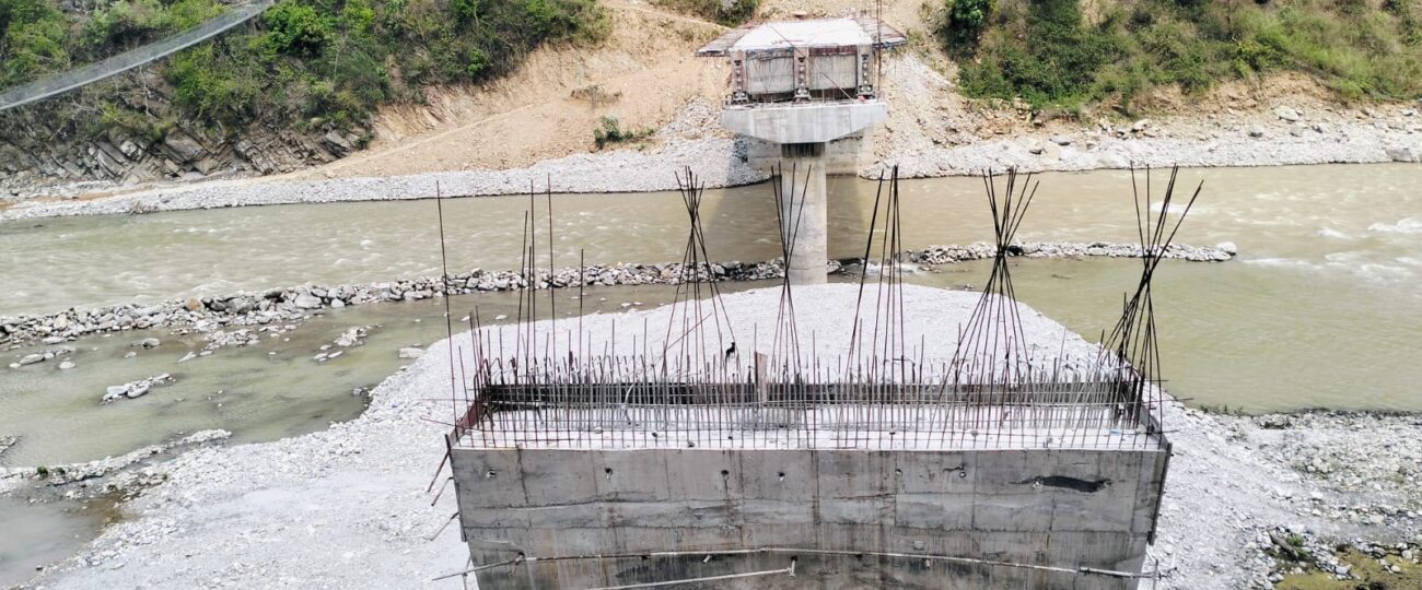 सुनकोशी नदीमा पाँच वर्षदेखि पुल निर्माण अलपत्र