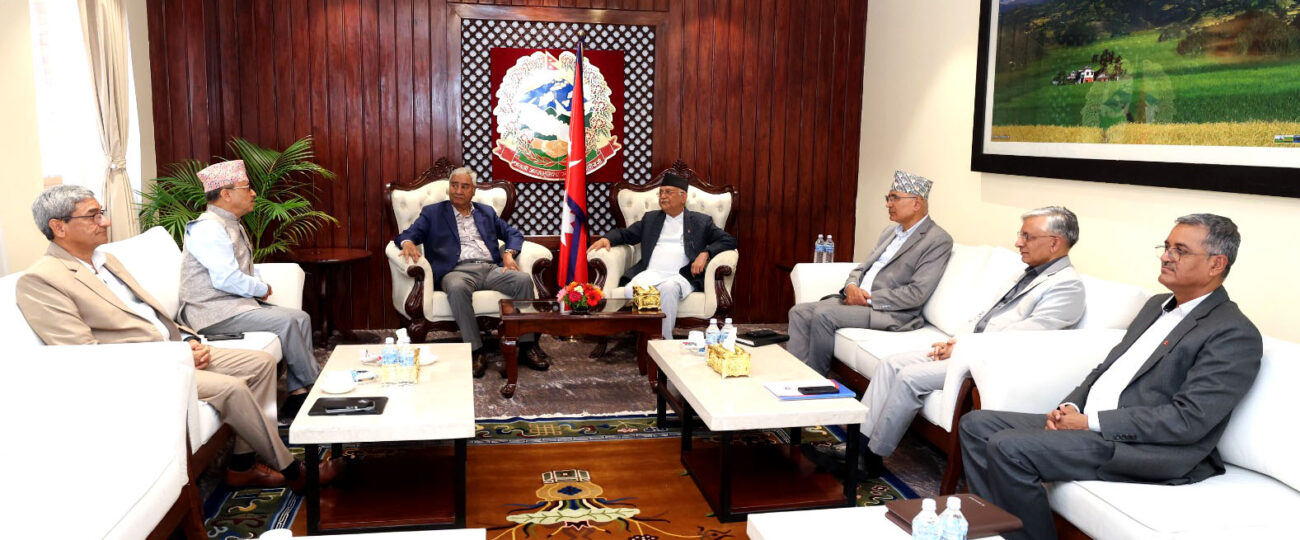 प्रधानमन्त्रीसहित एमाले र कांग्रेसका शीर्षनेताहरूबीच  छलफल