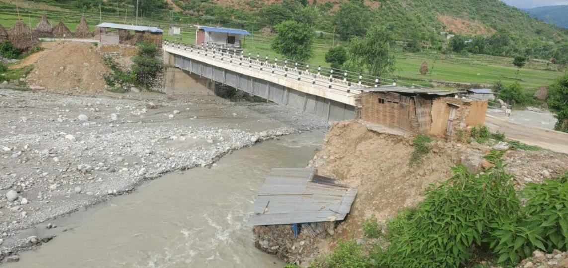 जोखिममा भटौली खोलाको पक्की पुल