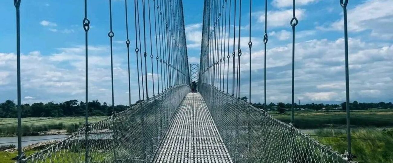 निन्दा नदीमा झोलुङ्गे पुल निर्माण