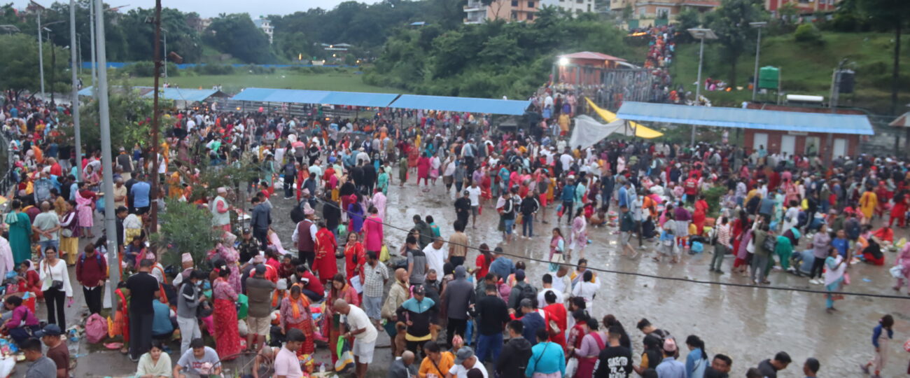 भाद्रकृष्ण औँसी : पितृप्रति श्रद्धा प्रकट गर्न बिहानैदेखि गोकर्णेश्वरमा हजारौँ भक्तजन