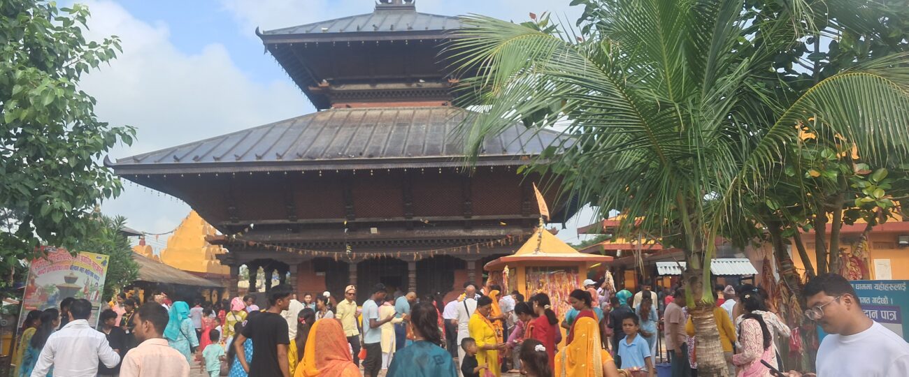 पर्रोहा बोलबम धामको ज्योर्तिलिङ्गमा जलार्पण गर्नेको घुइँचो