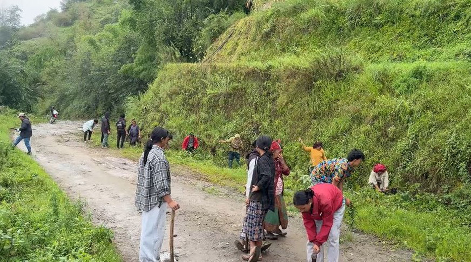 खोटाङको साकेलामा श्रमदान अभियान