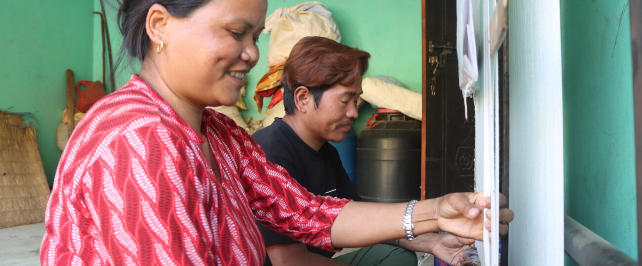 गलैँचा बुनेर आम्दानी गर्दै माझी महिला