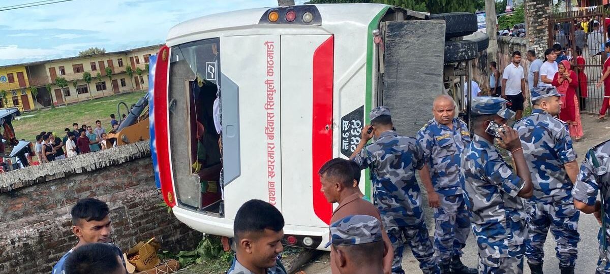 बस दुर्घटना हुँदा दुई जनाको मृत्यु, ४० जनाभन्दा बढी घाइते