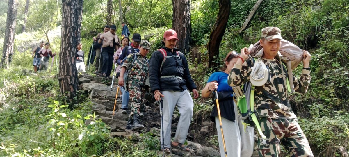 गोसाइँकुण्ड क्षेत्रमा पदयात्रामा गएका १२ जनाको उद्धार