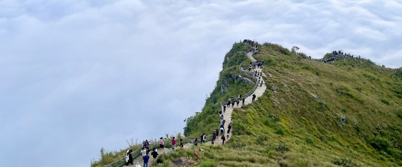 पर्यटक भन्छन्ः ‘मानुङकोटको सुन्दरताले लोभ्यायो’