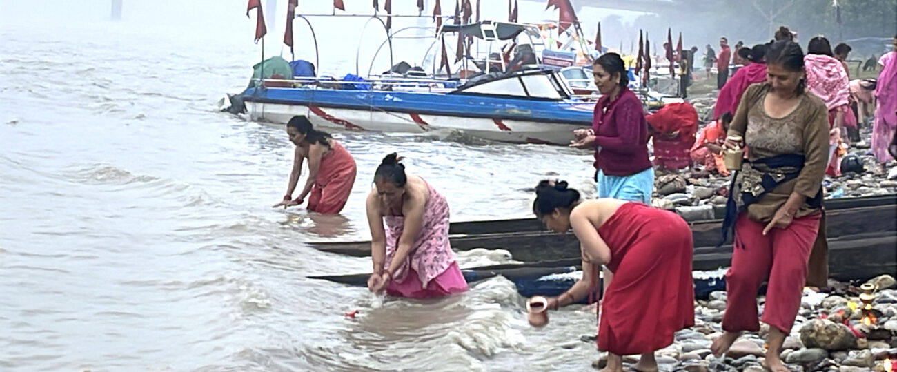  आज हरि बोधिनी एकादशीः घरमा रोपिएको तुलसीलाई दामोदरसँग विवाह गरिँदै