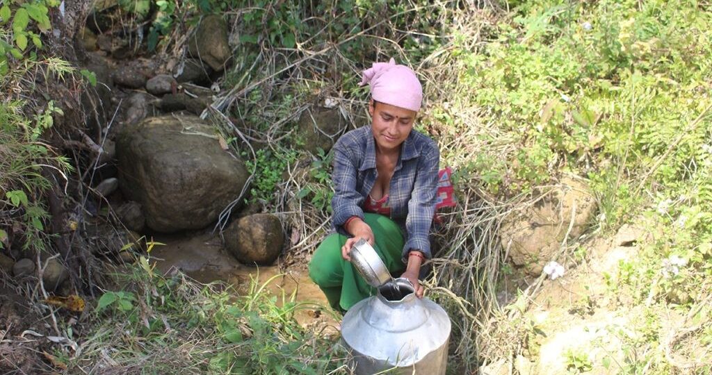 सल्यानका मतदाता भन्छन्– समृद्धिका कुरा पछि, पहिले पानी चाहियो