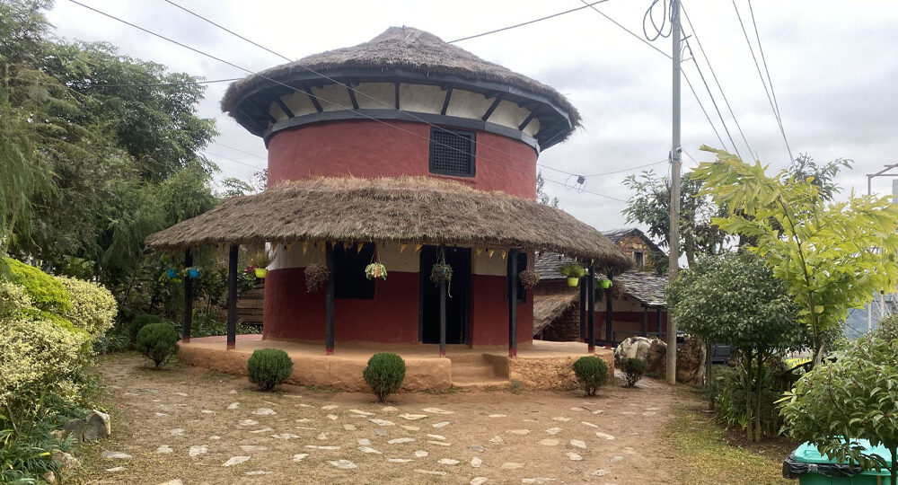 हराउँदै परम्परागत घुमाउने घर