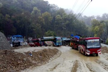 दाउन्नेको अवरोधले सात किलोमिटरसम्म गाडीको जाम