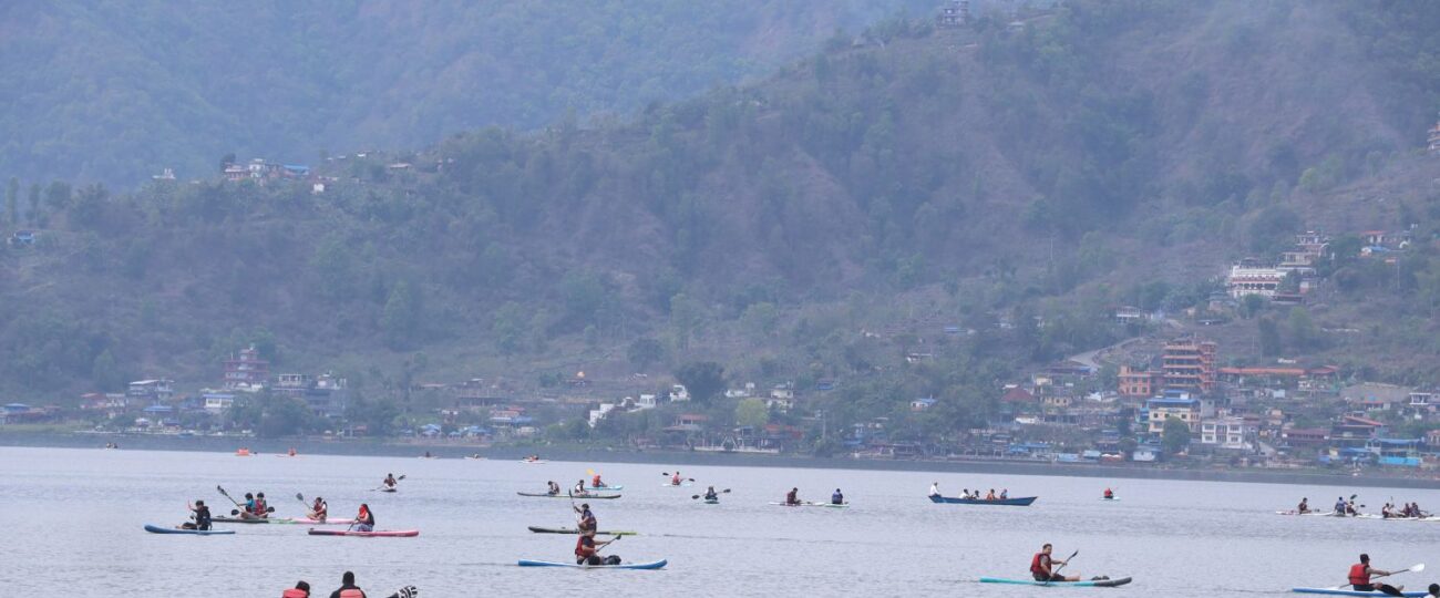 फेवातालमा रमाउँदै पर्यटक