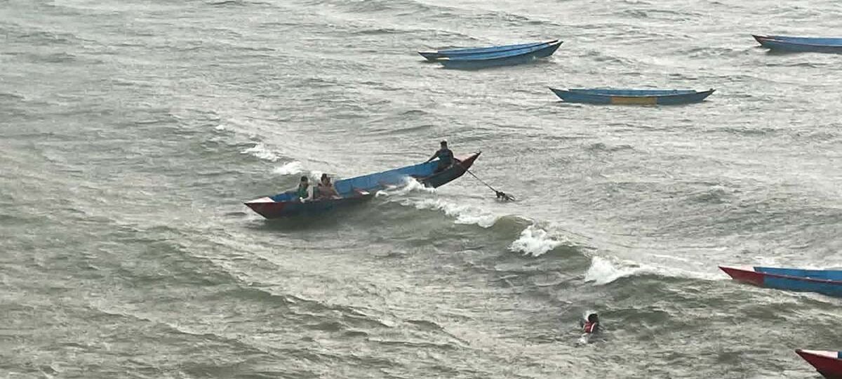 हावाहुरीका कारण फेवातालमा फसेका ११ जनाको उद्धार