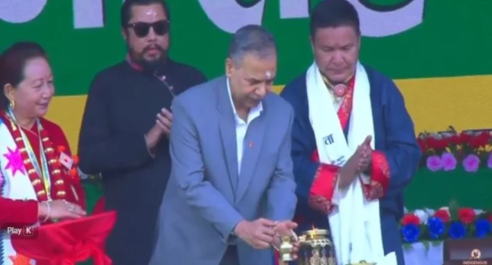 खुलामञ्चमा विश्व आदिवासी दिवश भव्य रुपमा मनाइयो, प्राप्त भएकै अधिकार गुम्ने राजनीतिक दलका नेताहरुको चिन्ता