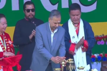 खुलामञ्चमा विश्व आदिवासी दिवश भव्य रुपमा मनाइयो, प्राप्त भएकै अधिकार गुम्ने राजनीतिक दलका नेताहरुको चिन्ता